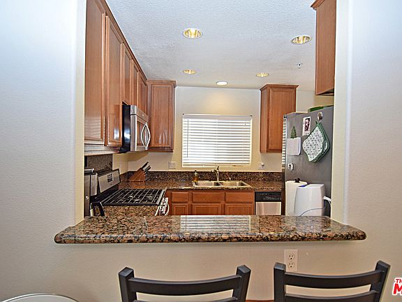 3rd image of 532 N Mariposa Ave APT 107
