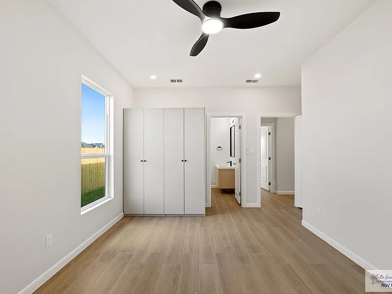 6934 Diamond Cove Dr — Photo 16