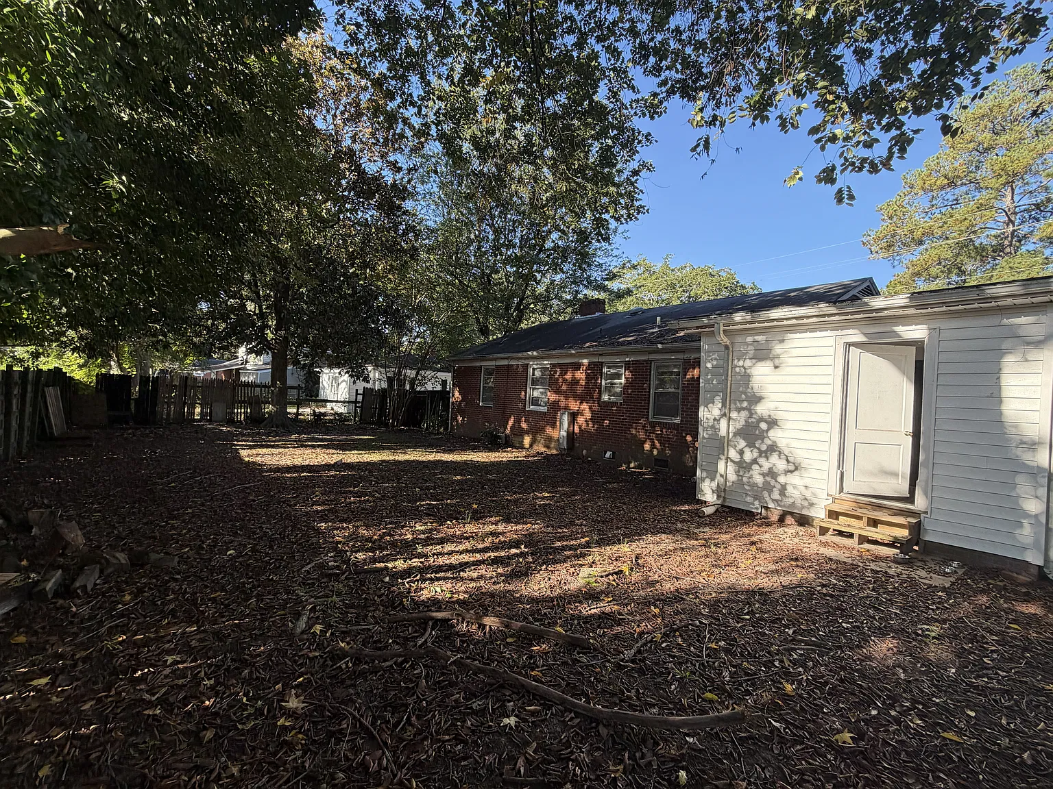 4 bed, 1900 sqft, $2,800 — Photo 2