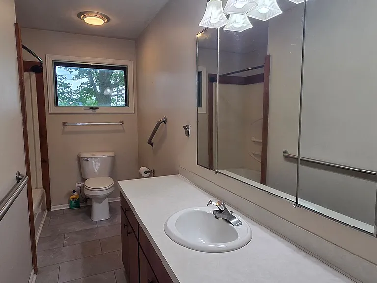 13497 Center Rd — Photo 13