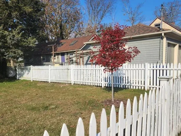 39 Castle St, East Greenwich, RI 02818