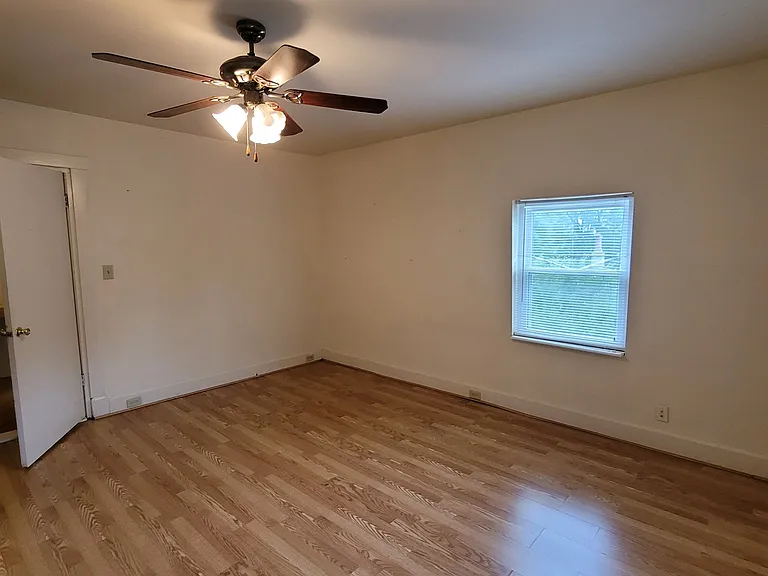 816 Montague Roadu1 Right Side — Photo 8