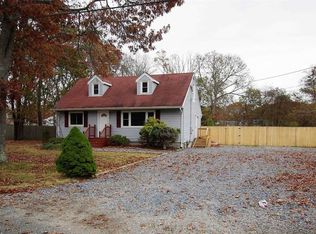 23 Strafford St, Mastic, NY 11950