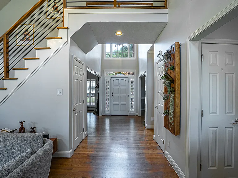 6028 Iverleigh Cir — Photo 17