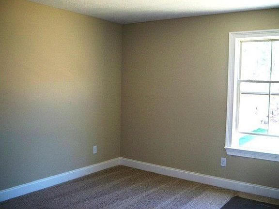 3rd image of 215 Sunbury Dr