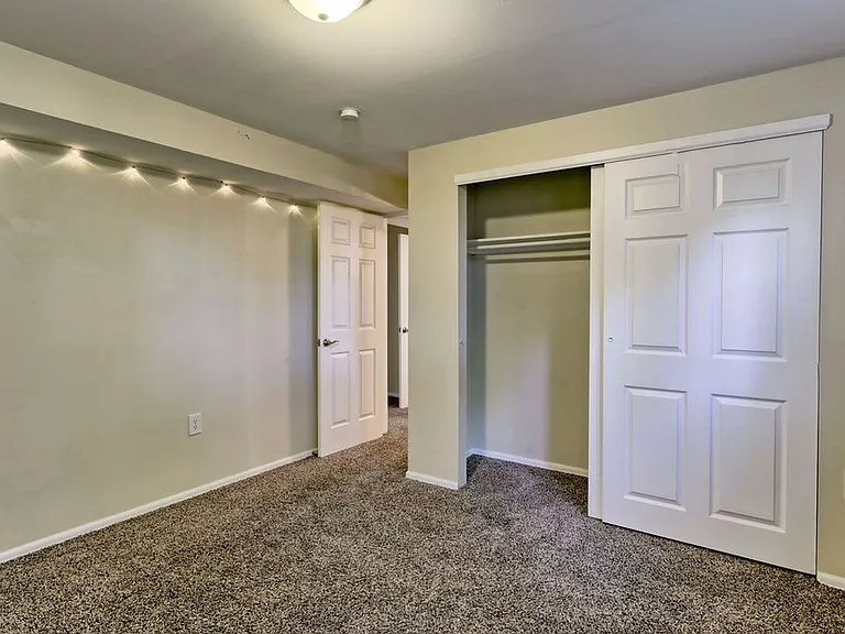 1306 Woodcrest Ct — Photo 16