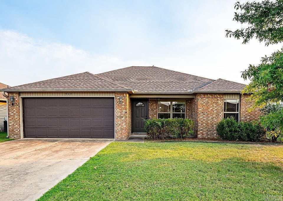 1st image of 929 Anemone Dr
