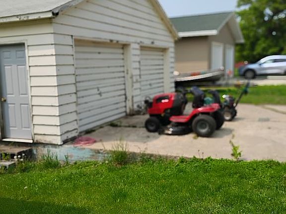 Detached garage