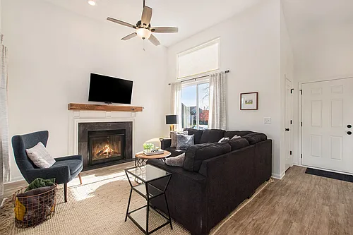 10708 W 115th St Photo 1
