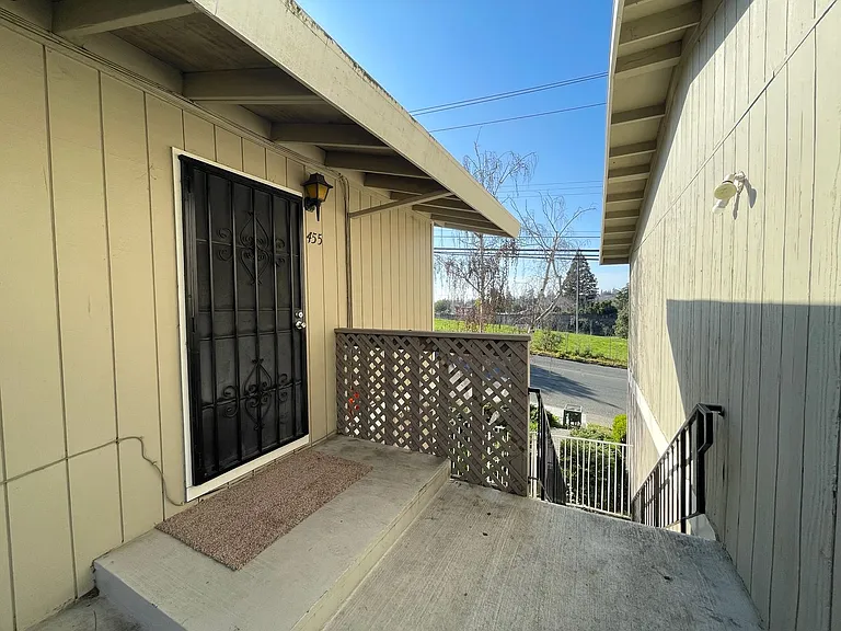 Sharis Apartments — Photo 65