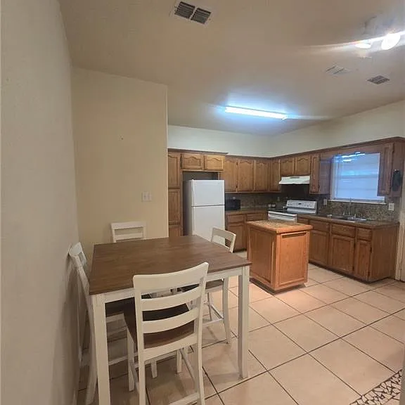 1600 Nassau St — Photo 4