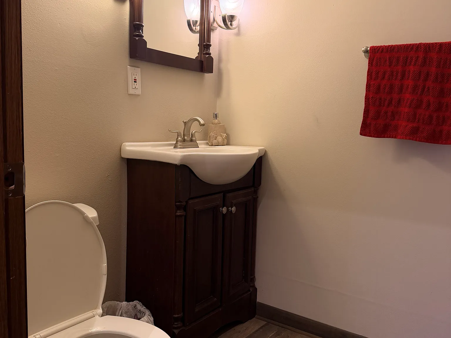 2 bed, 1.5 bath, 1240 sqft, $2,000 — Photo 4
