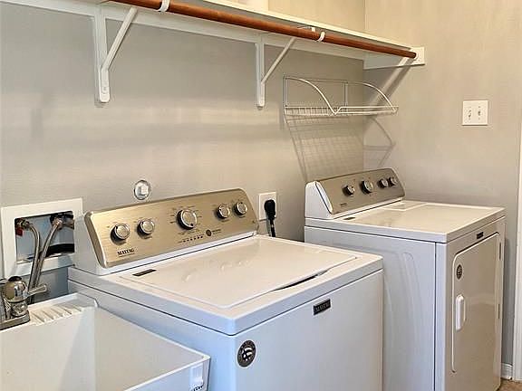 4th image of 1526 Village Townhome Dr