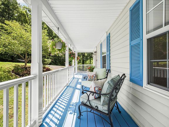 3rd image of 1718 Honeysuckle Ln