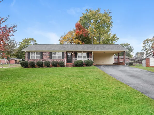 409 Shamrock Dr, Boiling Springs, SC 29316