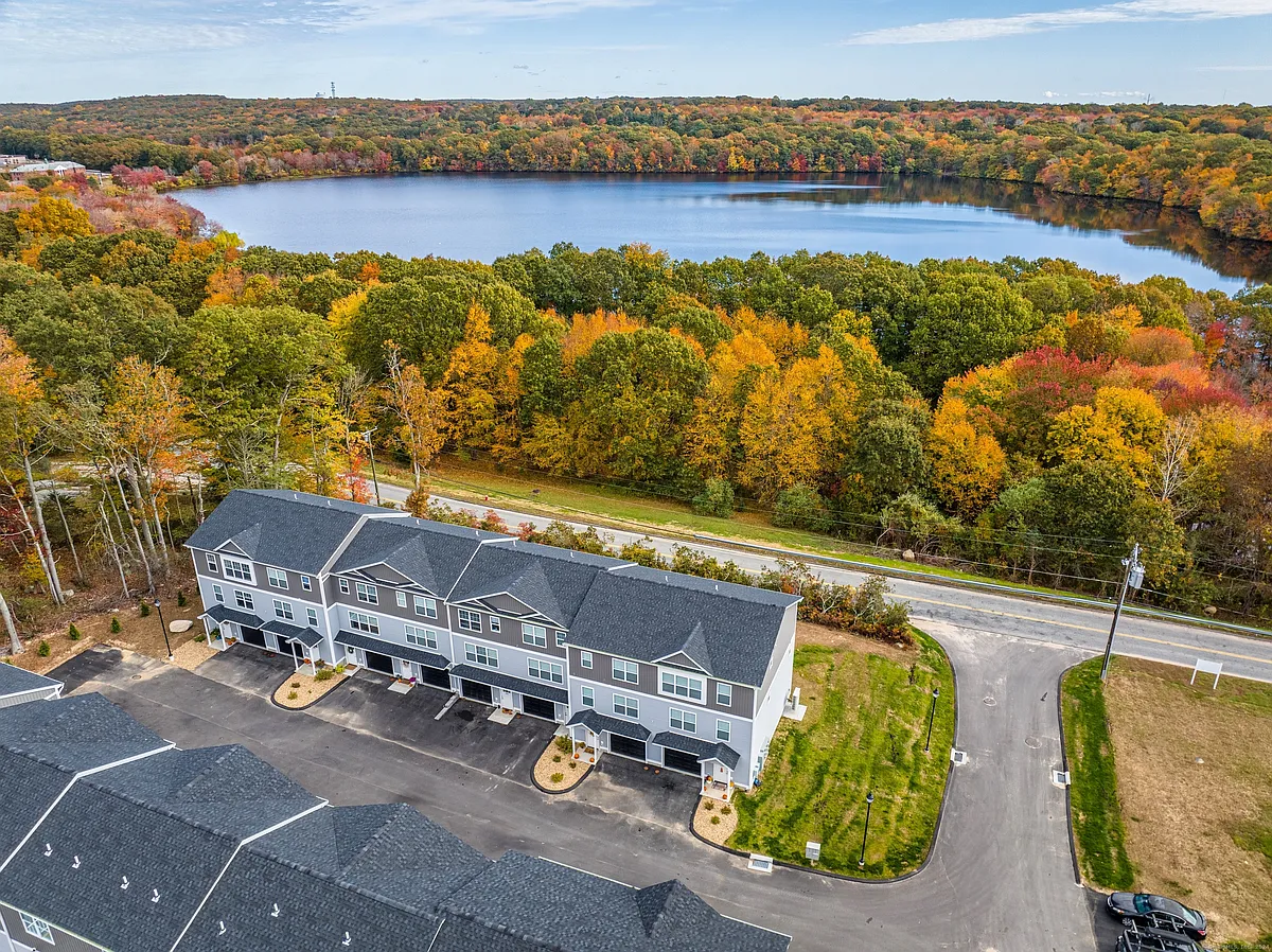 Building Photo - 94 N Bridebrook Rd #310