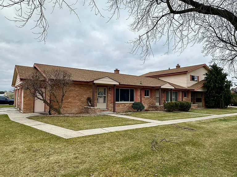 2099 Fabian Dr — Photo 1