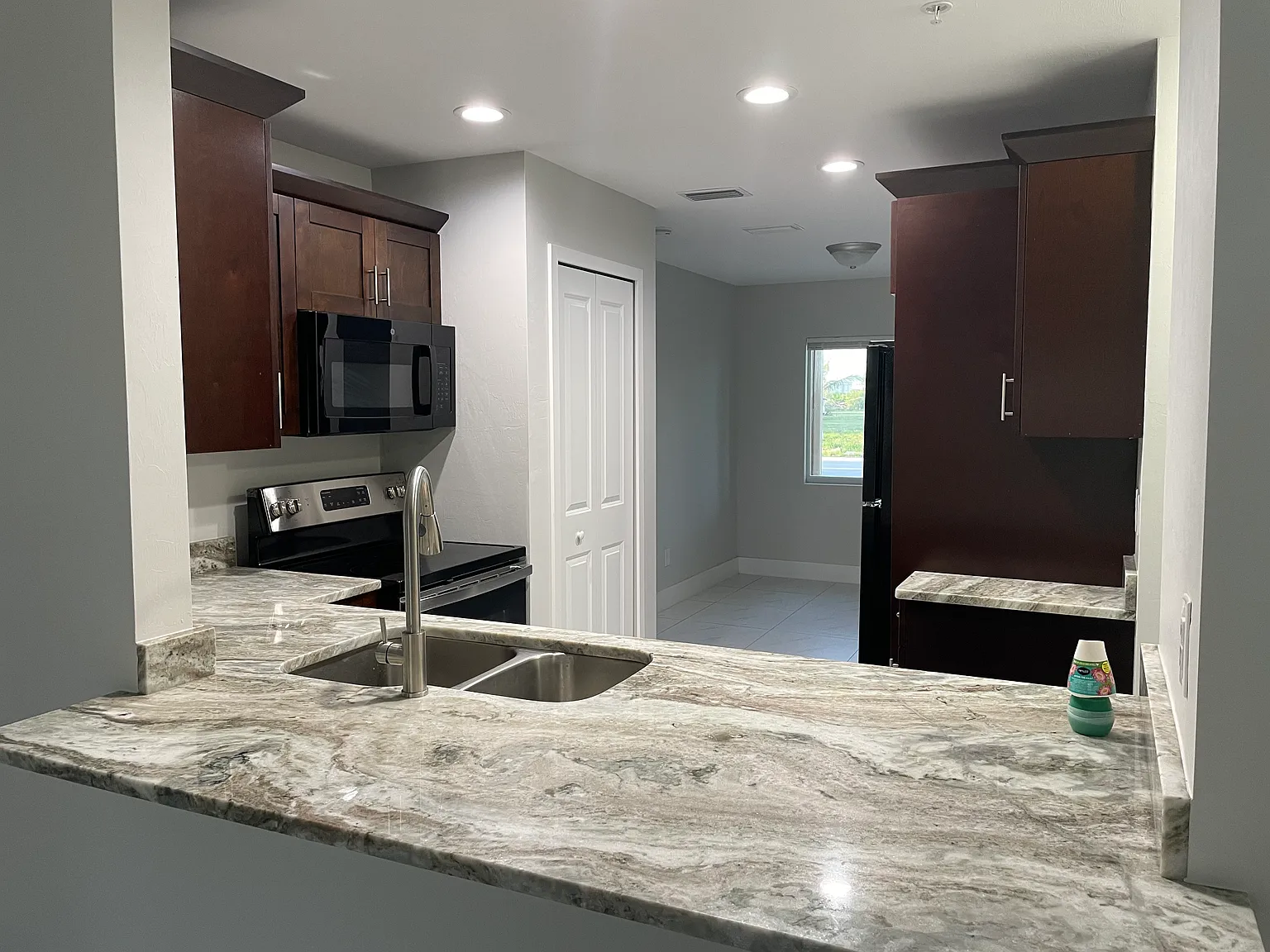 1005 SE 8th Ter — Photo 4
