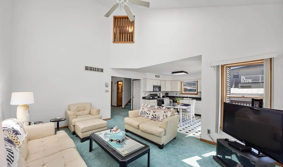 3 bed, 2066 sqft, $2,200 — Photo 4