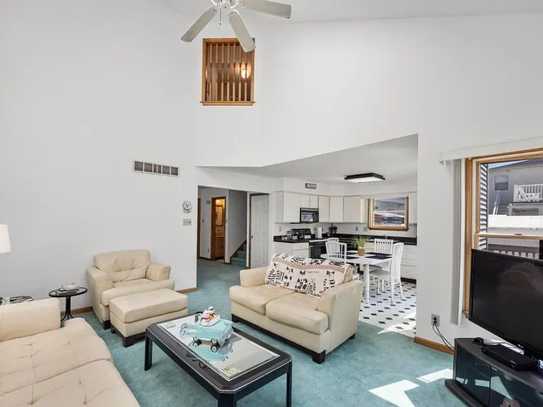 124 E Monterey Ave — Photo 4