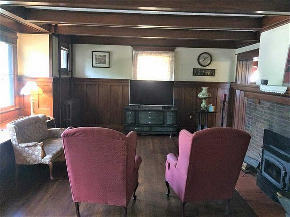 3rd image of 402 E Washington St