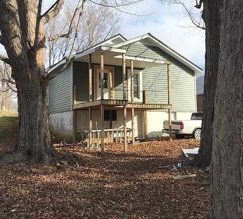 5th image of 225 College St