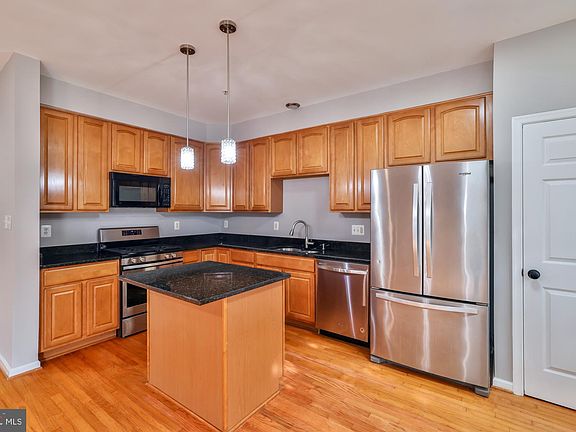 3rd image of 1004 Pleasant Dr
