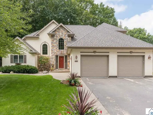 121 Bartholomew Ln, Mankato, MN 56001