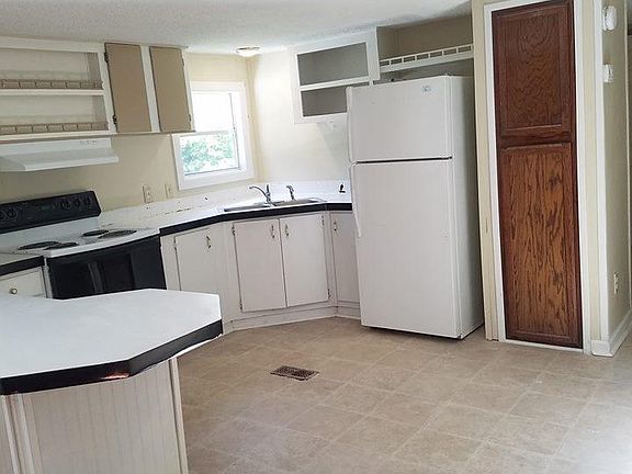 3rd image of 5755 Broad Oak Dr