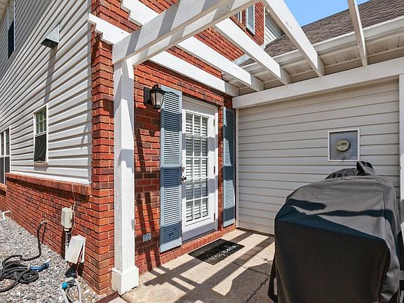 3rd image of 5034 Mint Hill Ct