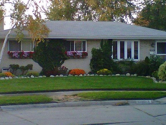 2nd image of 23752 Grove St
