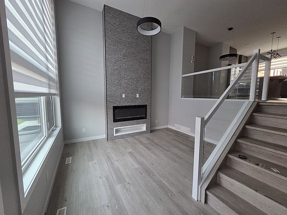 3rd image of 1729 Keene Cres SW