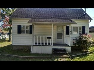 103 W 7th St, Johnston City, IL 62951