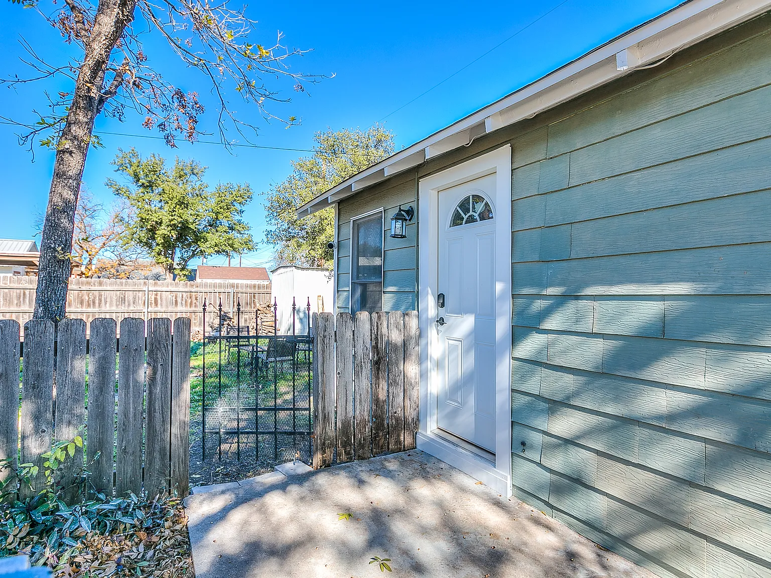 2 bed, 700 sqft, $2,195 — Photo 3
