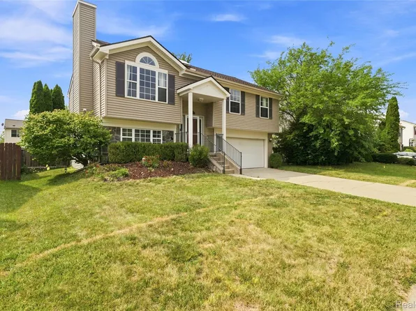 7190 Hogan Dr, Ypsilanti, MI 48197