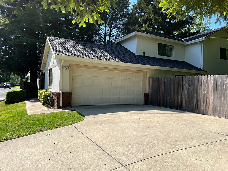 1179 Seamas Ave — Photo 16