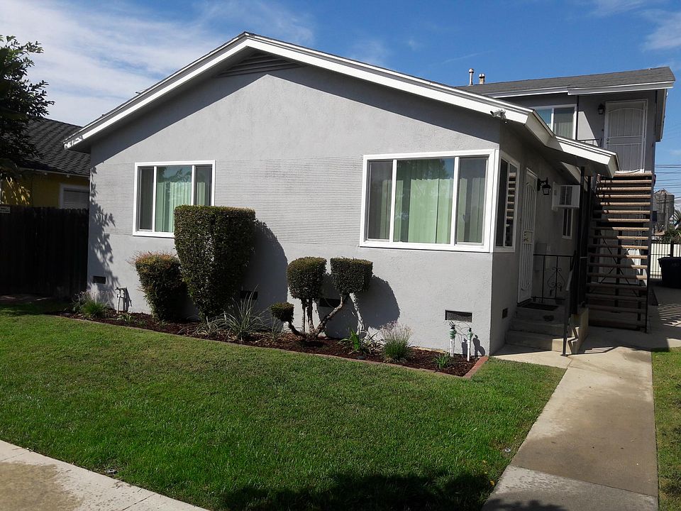 Upstairs unit in small quiet 3 unit building. New energy efficient windows. 1 car private garage, coin operated washer/dryer. Close to South Gate Park, freeway access and Walmart Shopping Center. Drapes not included. Vertical blinds in living room can s