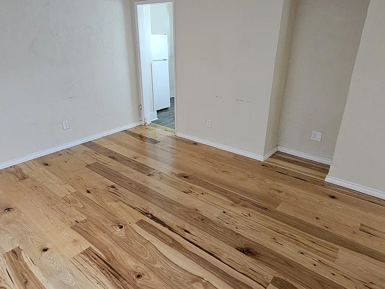 1528 E 1st St #6 — Photo 9