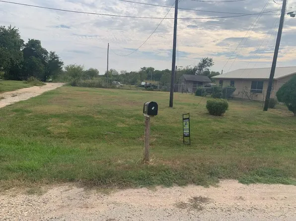 1 E Brook St, Bartlett, TX 76511