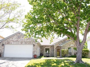 4465 Sharpsburg Dr, Grand Prairie, TX 75052