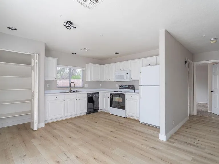 7650 E Williams Dr #1021 — Photo 4