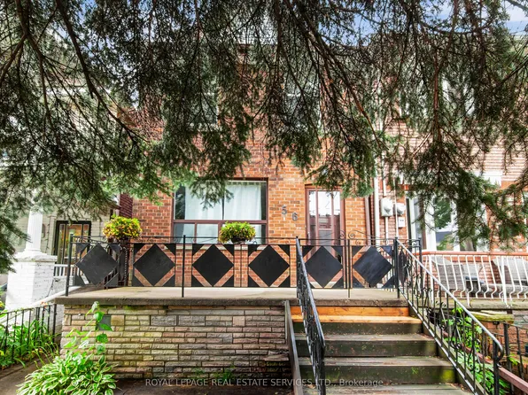 56 Arlington Ave, Toronto, ON M6G 3K8
