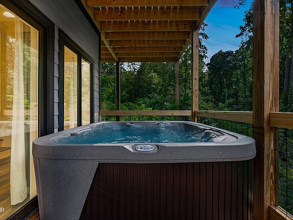 5th image of 303 Beech Ridge Ln