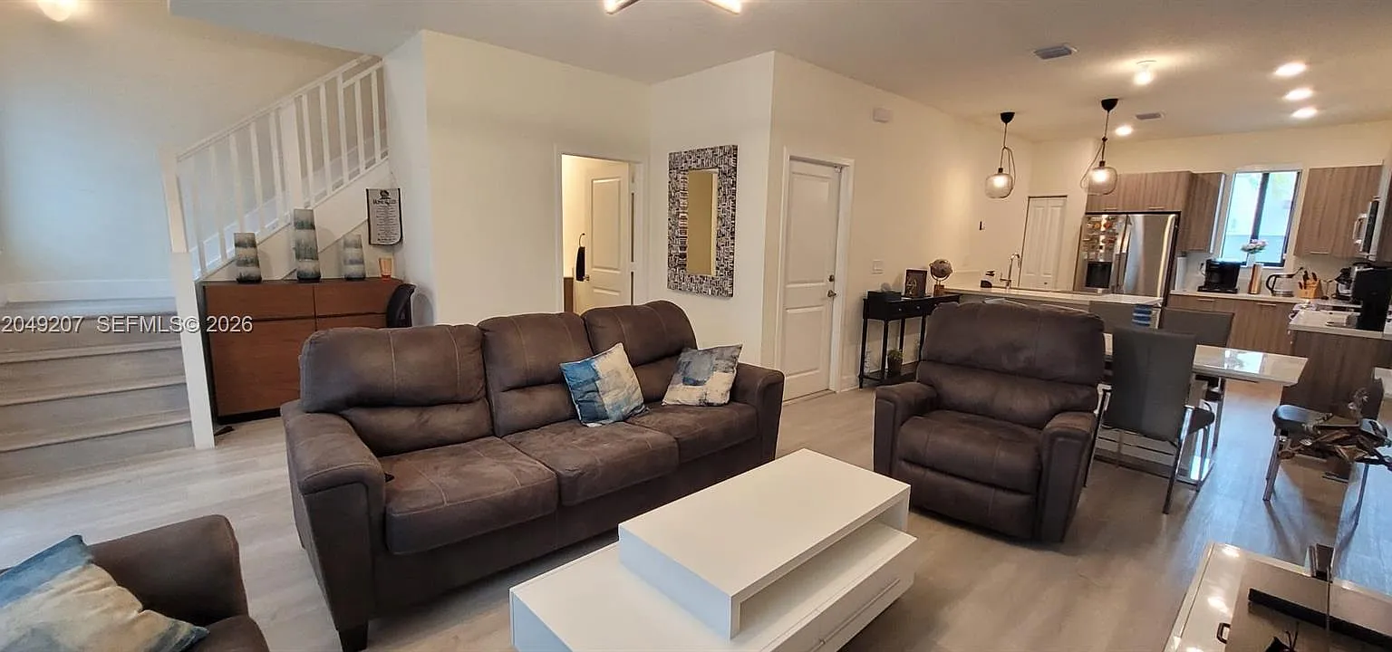 Downtown Doral South Phas — Photo 2