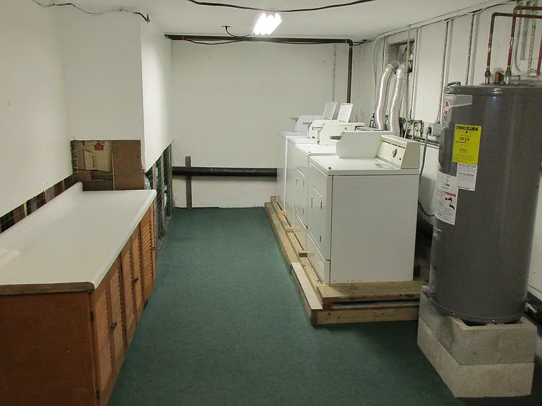 Bsmt Coin-Op Laundry