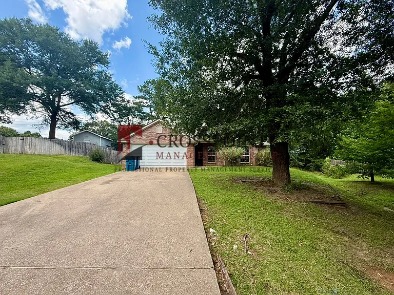 15919 Brittain Ct — Photo 2