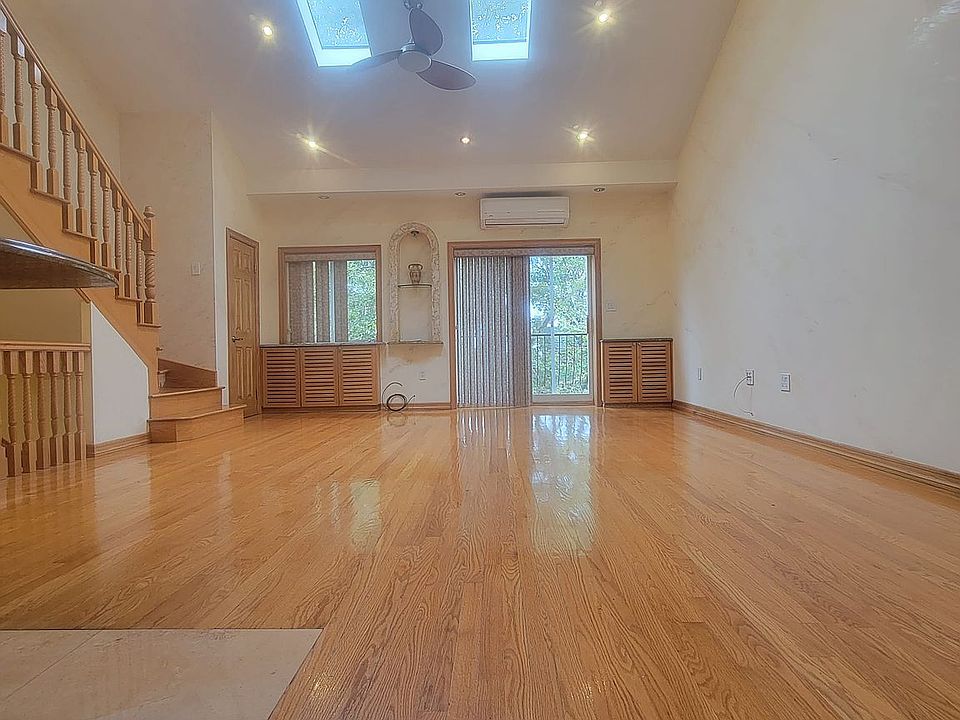1st image of 139 Bay 50 St #3D