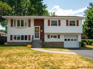 54 Bridle Path, Albany, NY 12205
