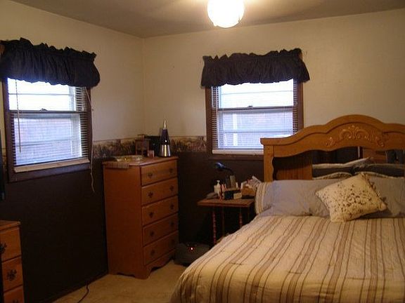 2nd image of 609 N Hillside Ct