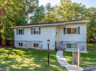 916 McDaniel Ct, Herndon, VA 20170